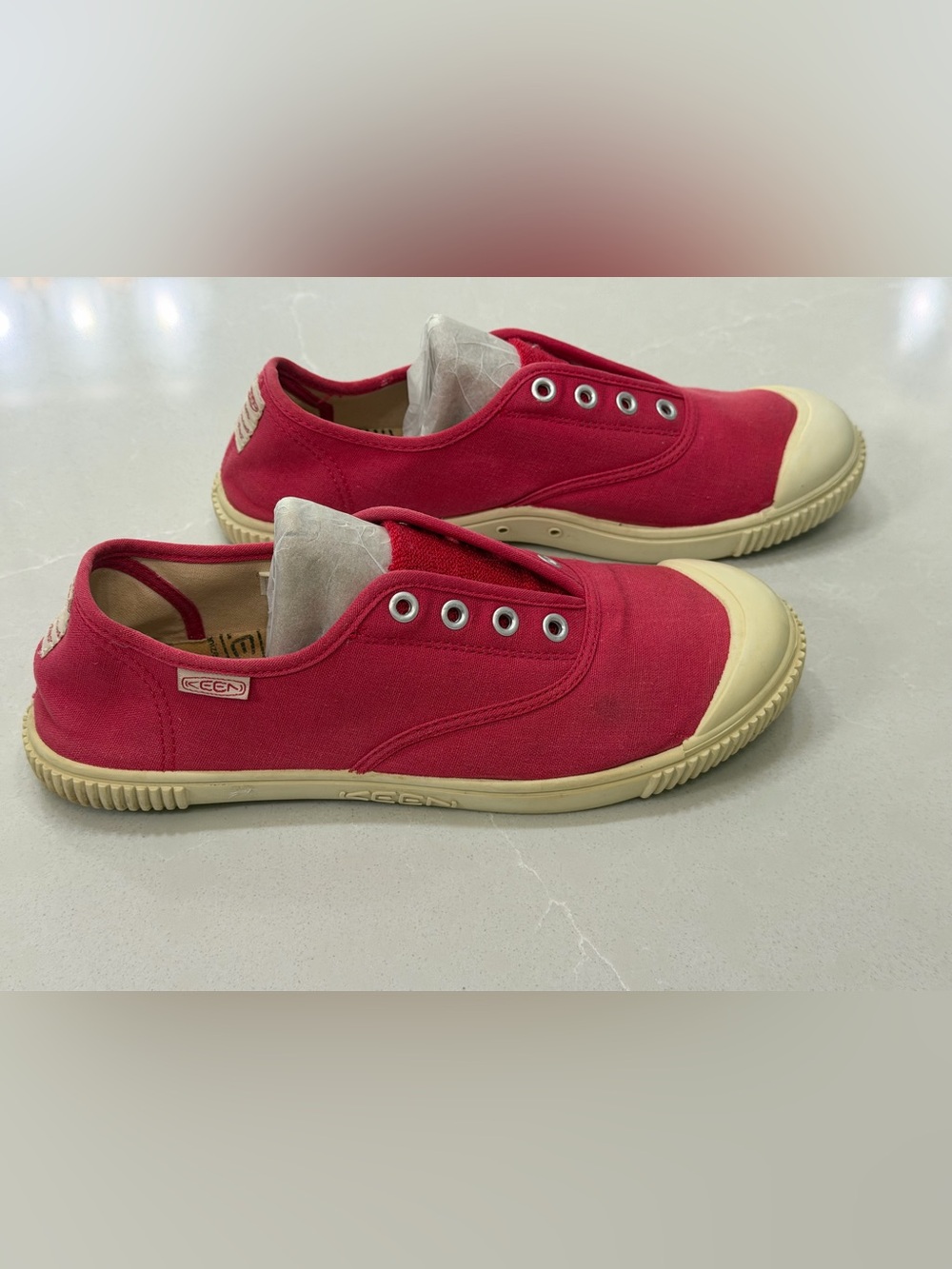 KEEN Elsa Red Vulcanized Canvas Slip On Sneakers Shoes Women's Size 9